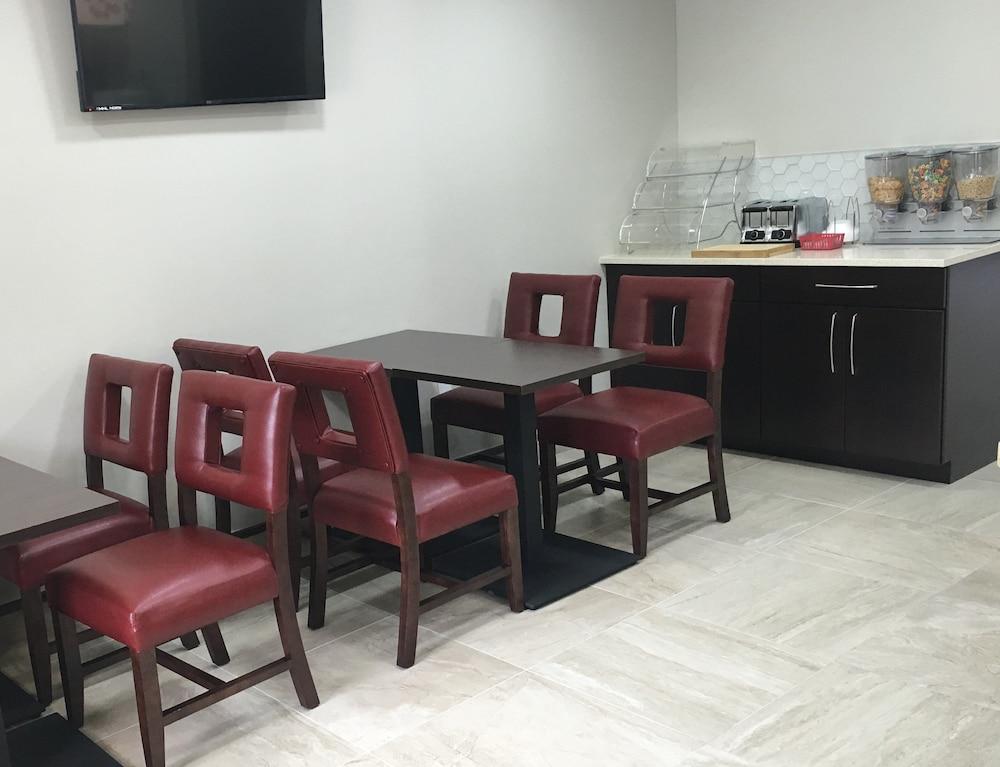 Red Roof Inn Plus+ Birmingham East - Irondale/Airport Extérieur photo