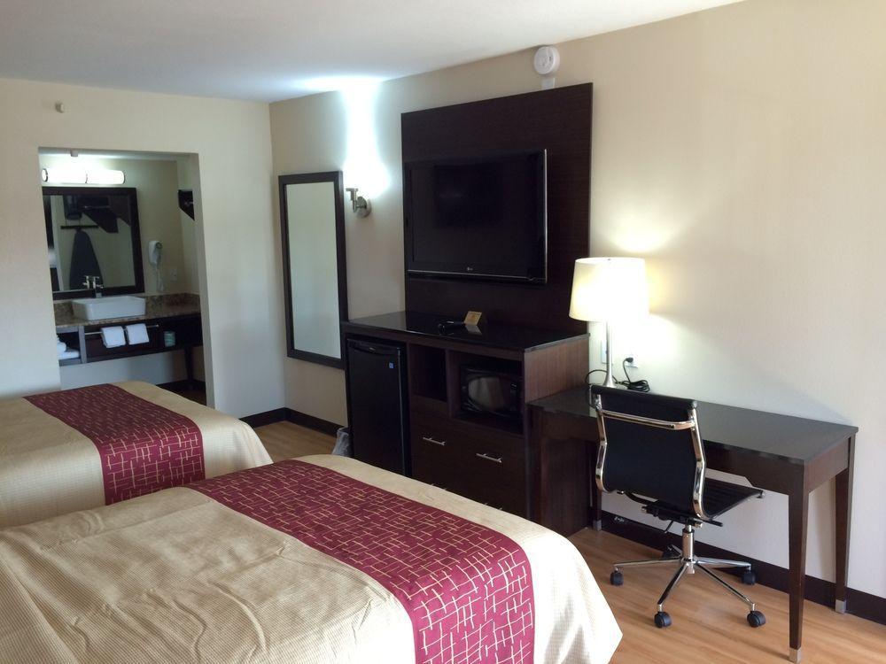 Red Roof Inn Plus+ Birmingham East - Irondale/Airport Extérieur photo