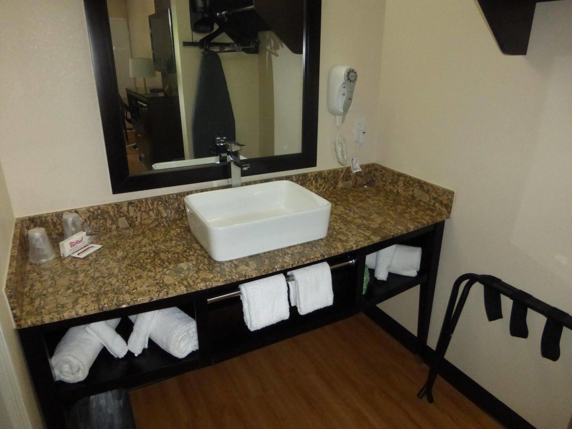 Red Roof Inn Plus+ Birmingham East - Irondale/Airport Extérieur photo